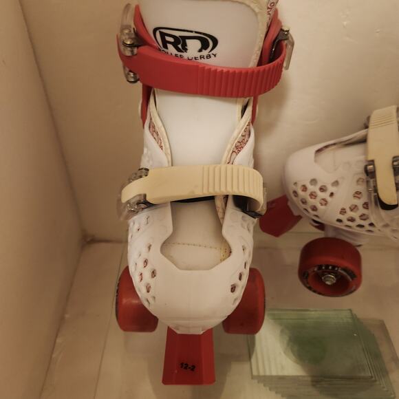 Kids size 12 Roller Derby Roller Skates - Picture 3 of 6